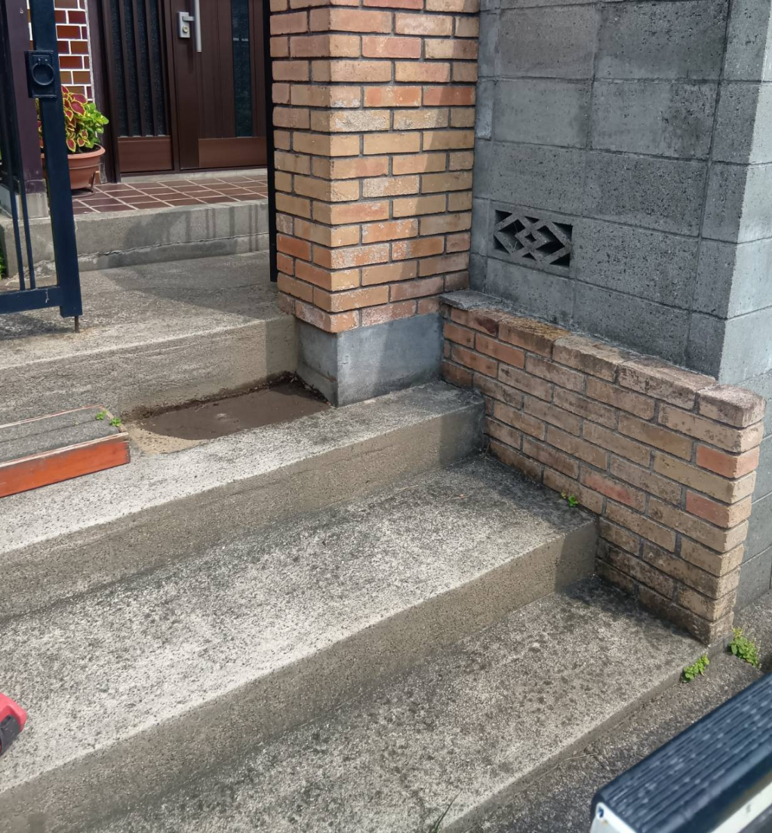 マド工房のやさしさをカタチに。誰もが使いやすい手摺です!の施工前の写真1