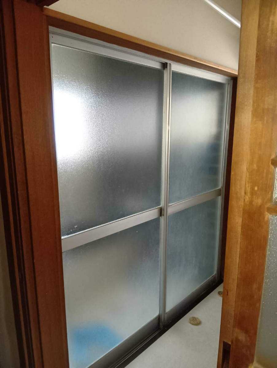 マド工房の浴室の出入りがスムーズの施工前の写真1