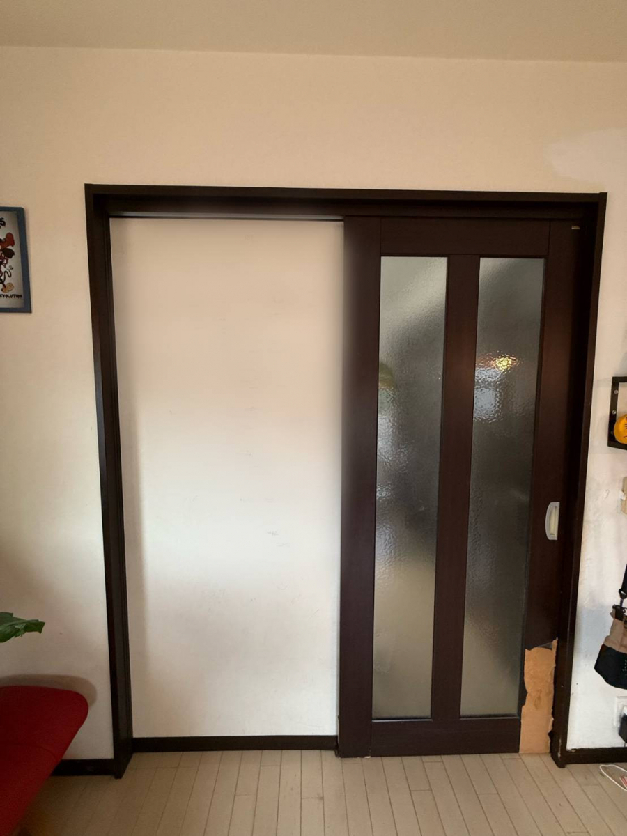 マド工房の室内トビラの交換でキレイに快適に！の施工前の写真1