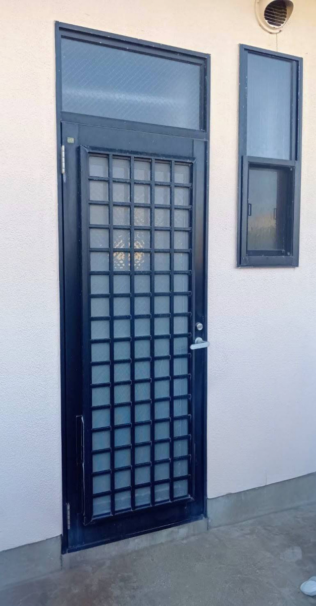 マド工房の見た目もスッキリ動きもバッチリ！の施工前の写真1