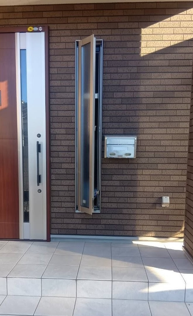 マド工房の手すりがあれば安心安全！の施工前の写真1