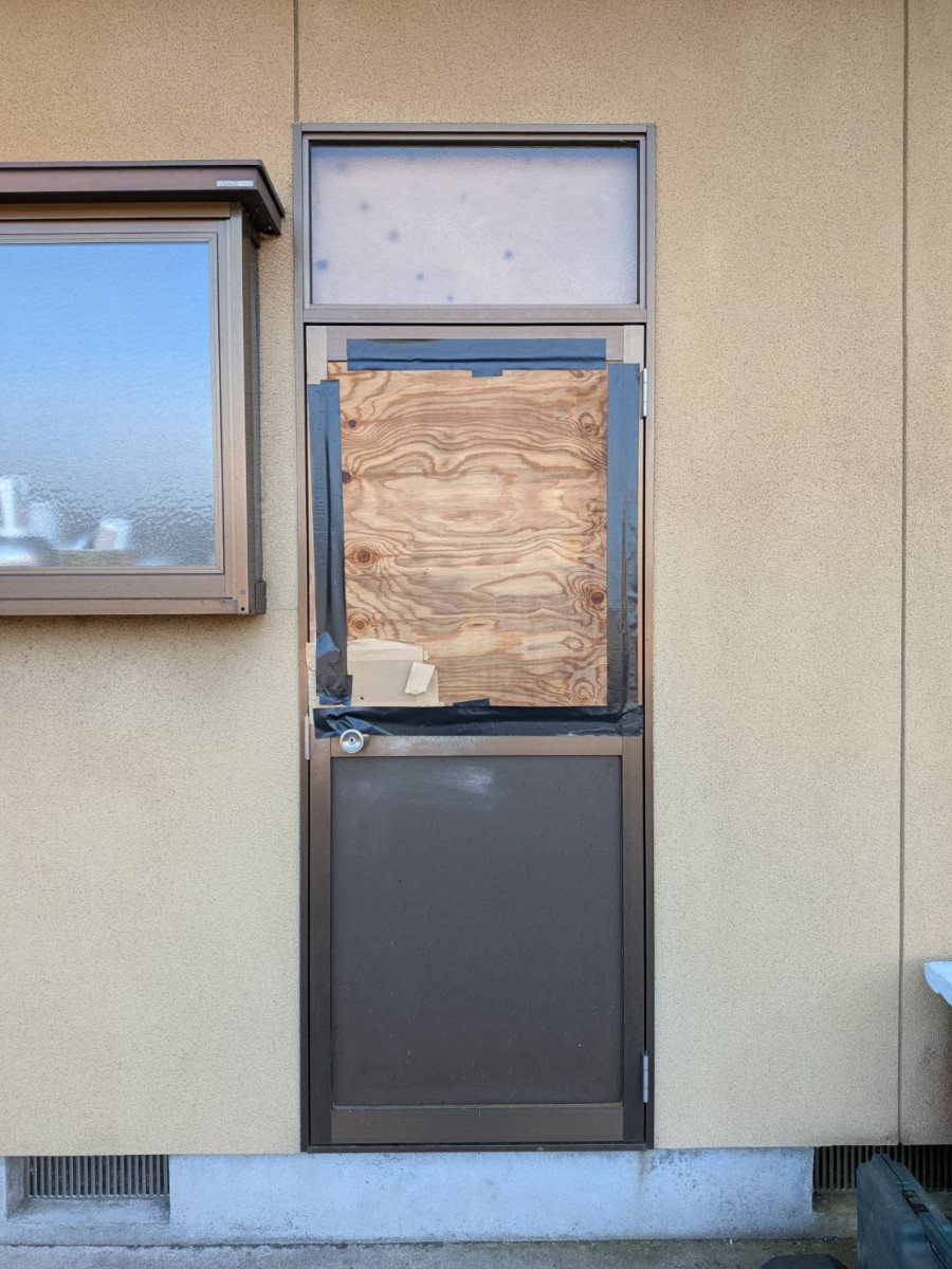 マド工房の防犯対策の施工前の写真1