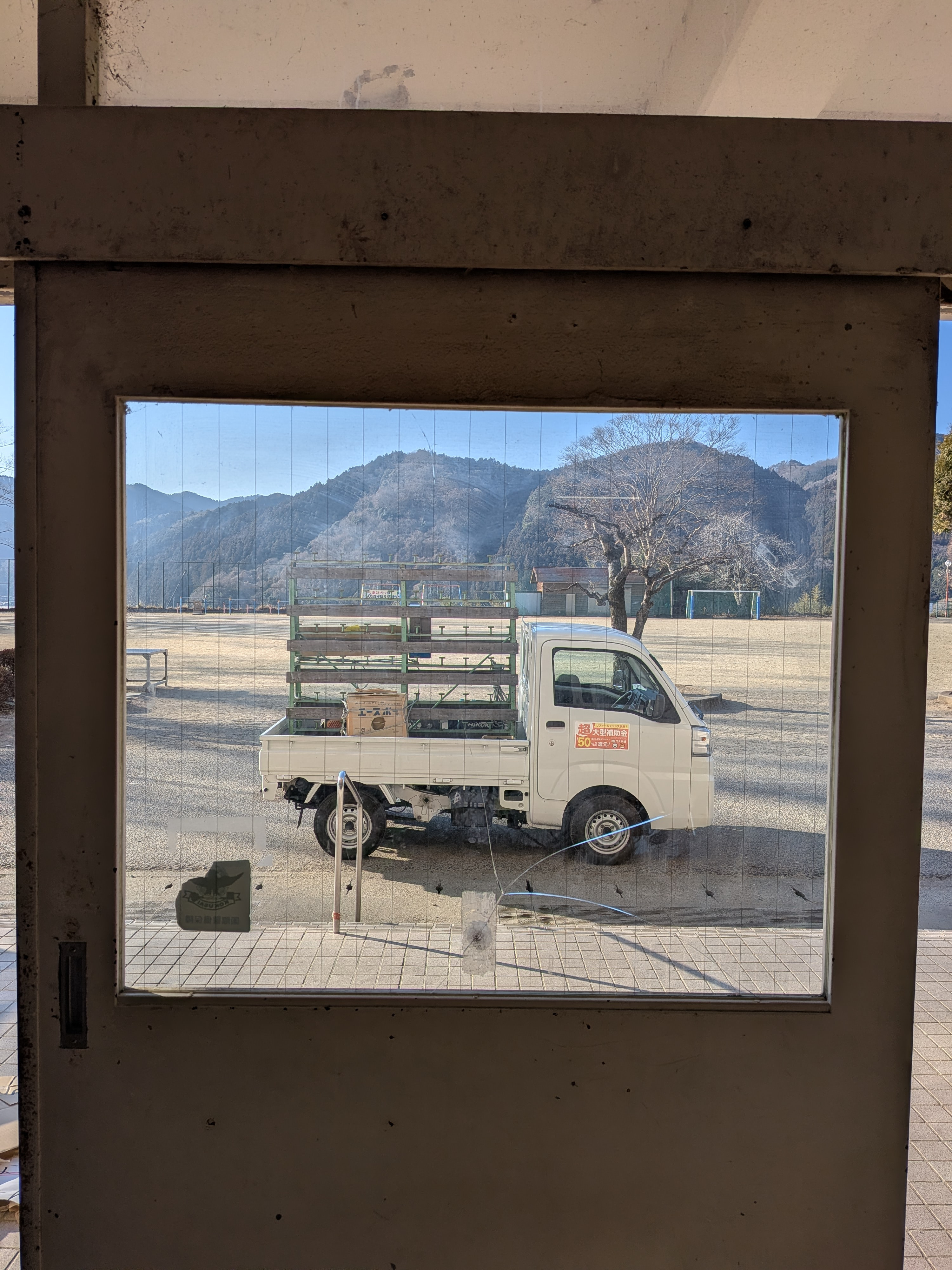 マド工房のガラス修繕の施工前の写真1