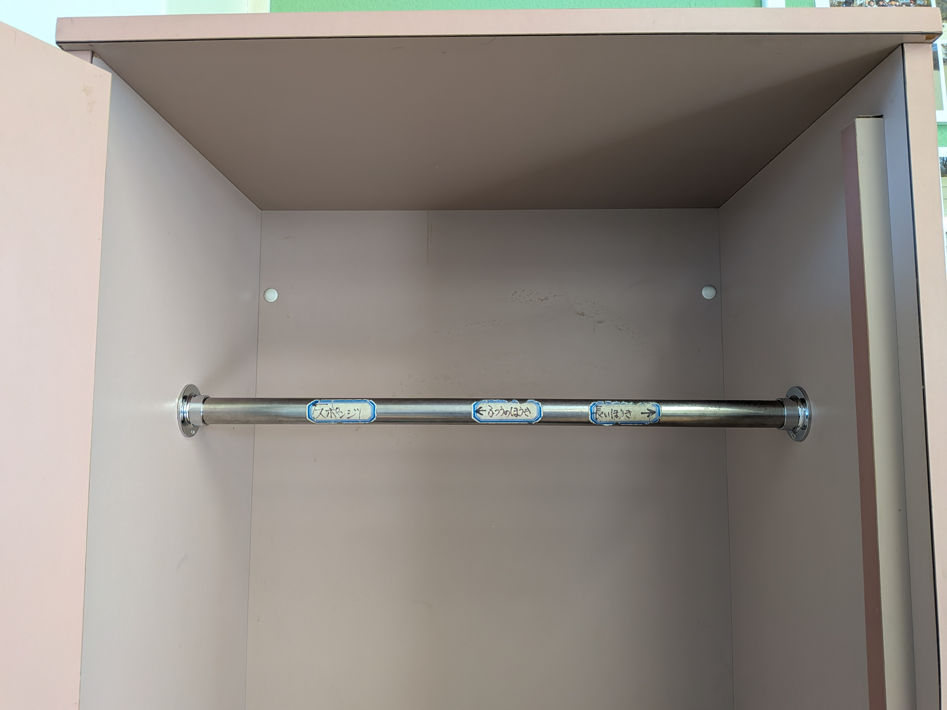 マド工房の掃除用具入れ修繕の施工後の写真1