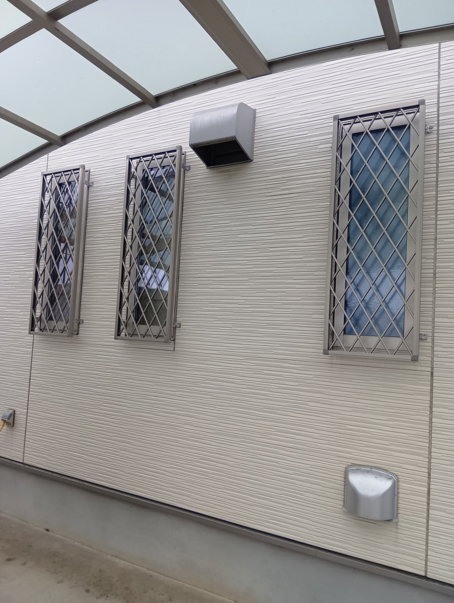 マド工房の格子取り付けの施工後の写真1