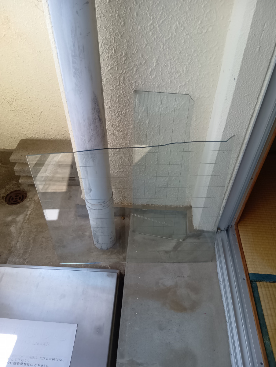 マド工房のガラス取り替えの施工前の写真1