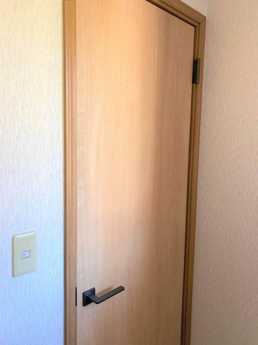 スミック 渋川店の室内ドアの扉交換をさせていただきました！【渋川市】の施工後の写真1