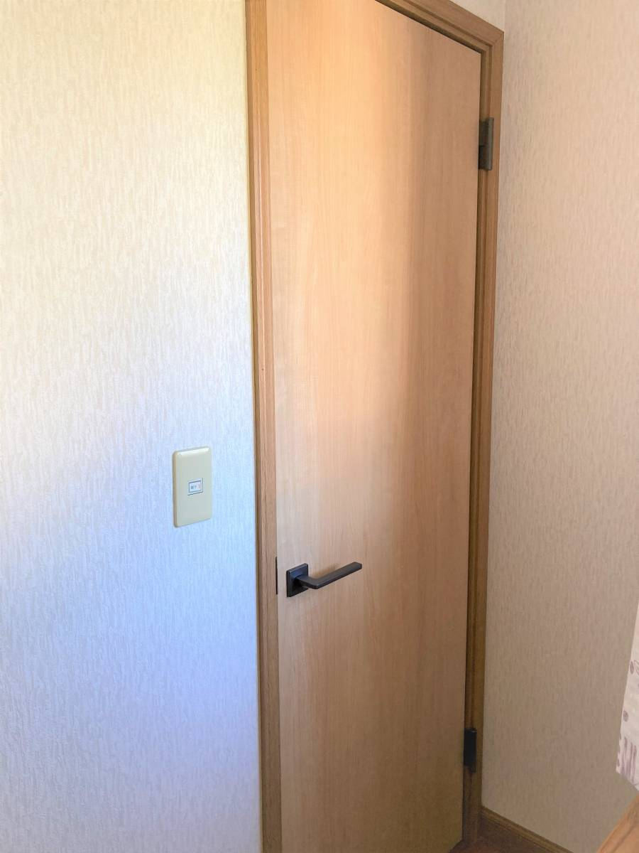 スミック 渋川店の室内ドアの扉交換をさせていただきました！【渋川市】の施工後の写真2