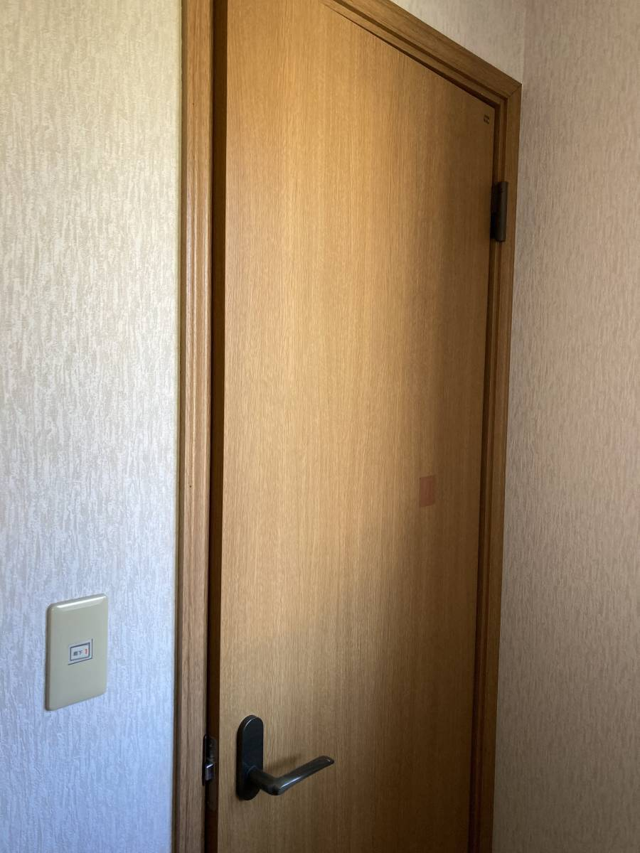 スミック 渋川店の室内ドアの扉交換をさせていただきました！【渋川市】の施工前の写真1