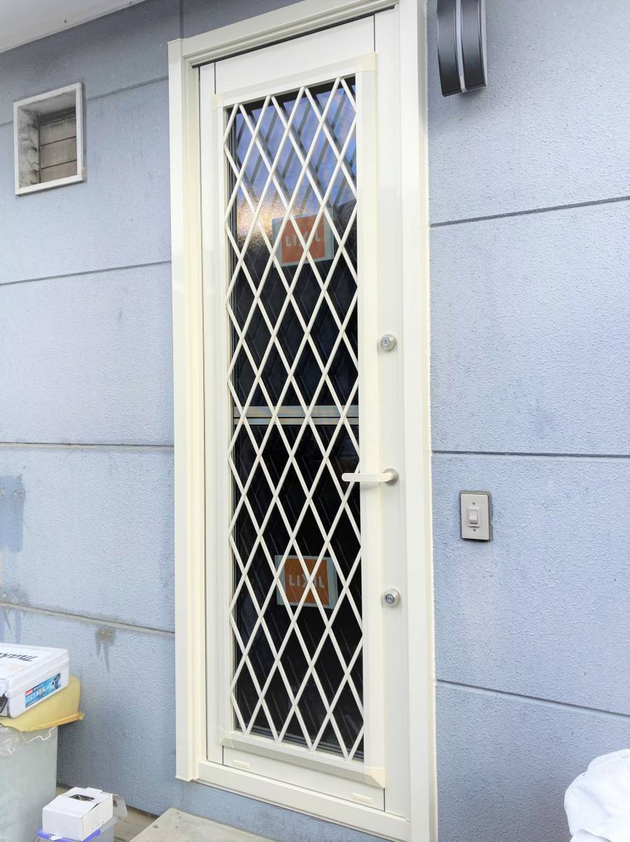 スミック 渋川店の勝手口ドアのリフォームで風通しを♪【吾妻郡中之条町】の施工後の写真1