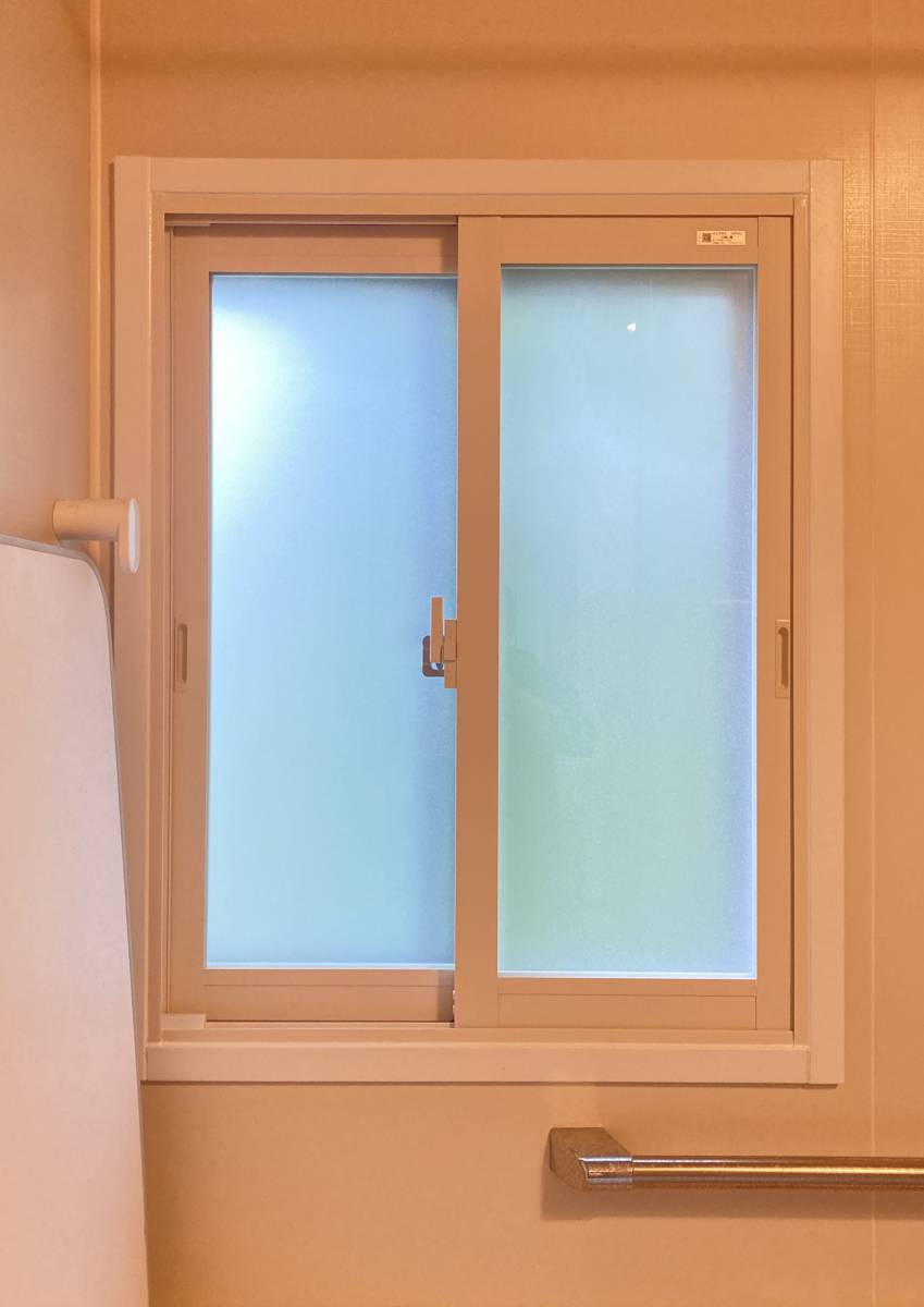 スミック 渋川店の浴室の窓へインプラス『フロストガラス仕様』を取付させて頂きました！【渋川市】の施工後の写真1