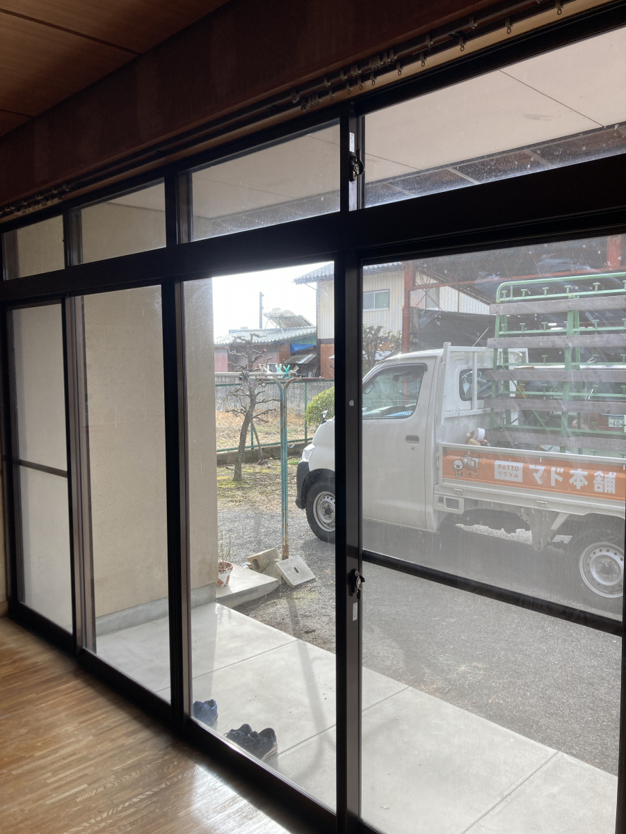 スミック 渋川店の窓リノベ2024💡大きな窓の断熱化もお任せください！【渋川市】の施工前の写真1