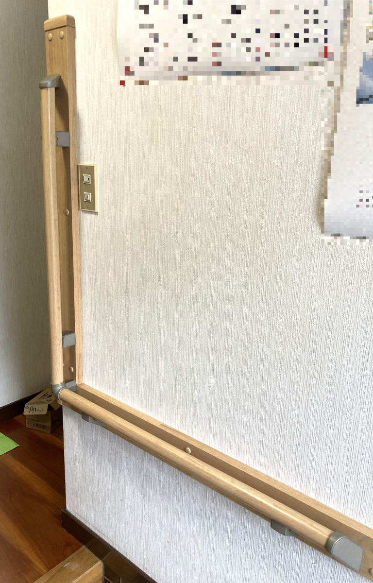 スミック 渋川店の安心、楽々！玄関の上がり框に手すりを取り付けさせて頂きました！【渋川市】の施工後の写真1