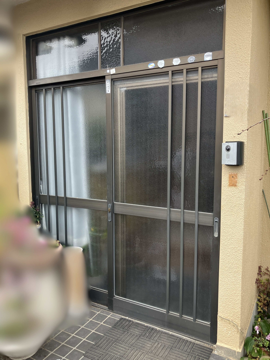 スミック 渋川店の【吉岡町】引戸タイプの玄関も1dayリフォームできます!の施工前の写真1