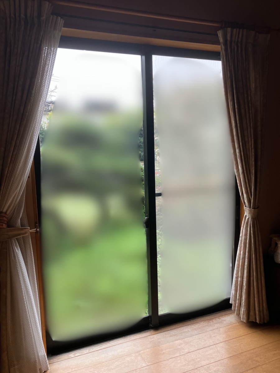 スミック 渋川店の【渋川市】掃き出し窓にLIXILの内窓「インプラス」を設置しました【窓リノベ2025補助金】の施工前の写真1