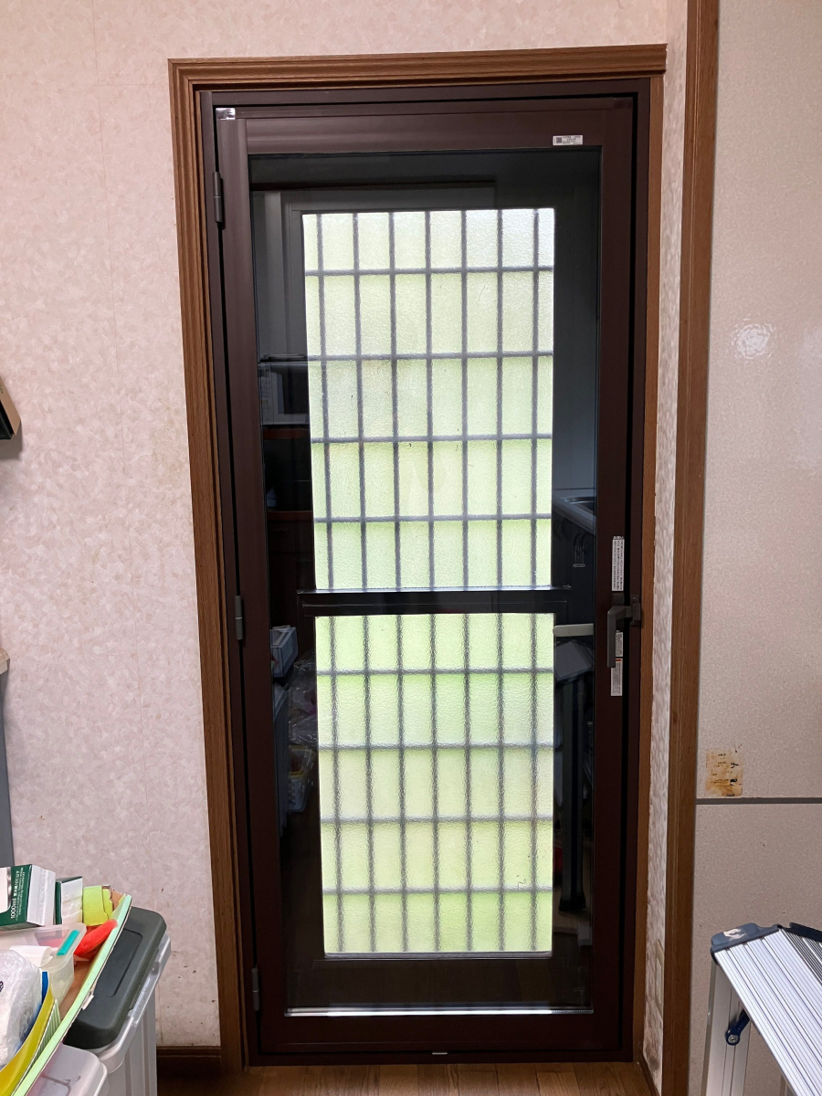 スミック 渋川店の【中之条町】勝手口にも内窓を設置してキッチンをしっかり断熱！【窓リノベ2025補助金】の施工後の写真1