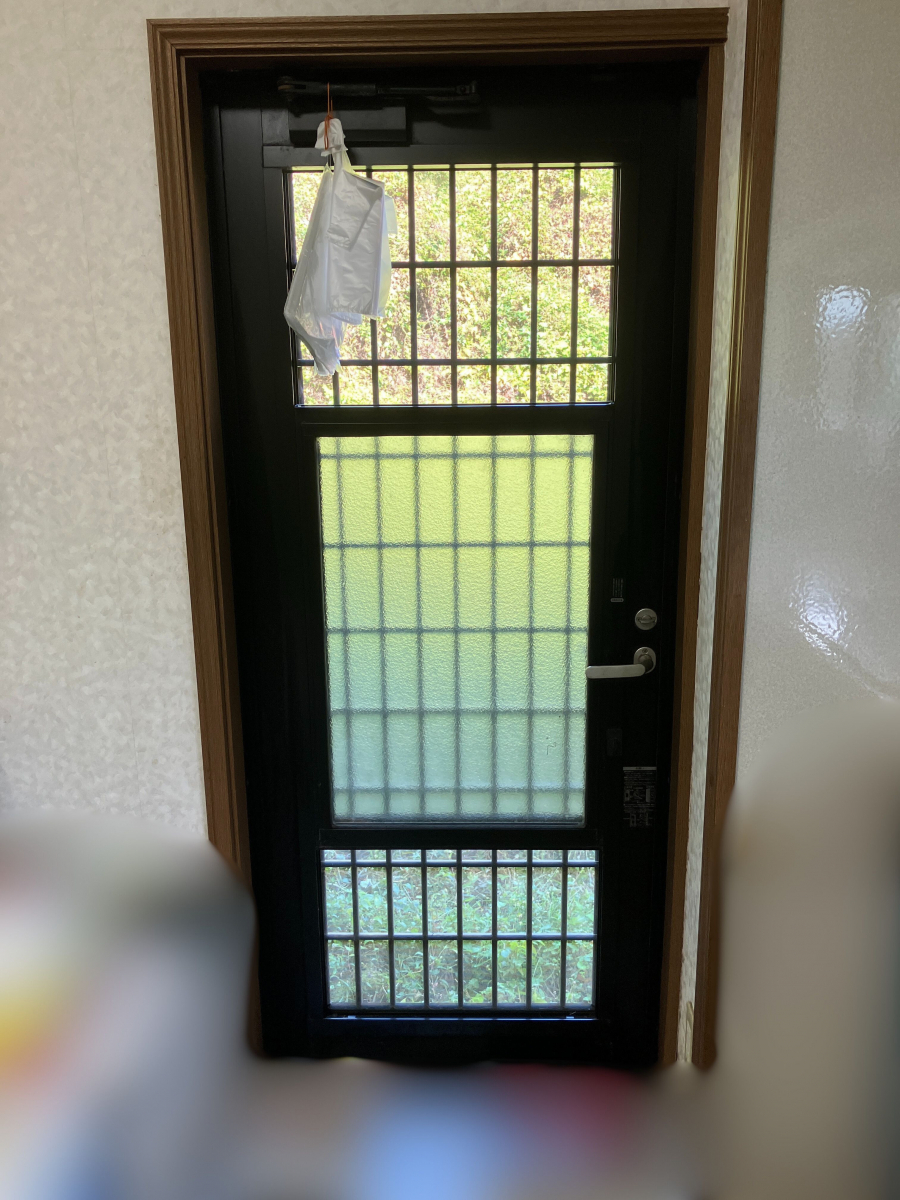 スミック 渋川店の【中之条町】勝手口にも内窓を設置してキッチンをしっかり断熱！【窓リノベ2025補助金】の施工前の写真1