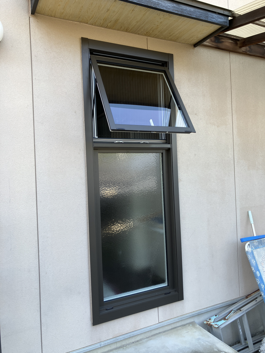 スミック 渋川店の【前橋市】カバー工法で勝手口が窓に大変身♪【リプラス】の施工後の写真1