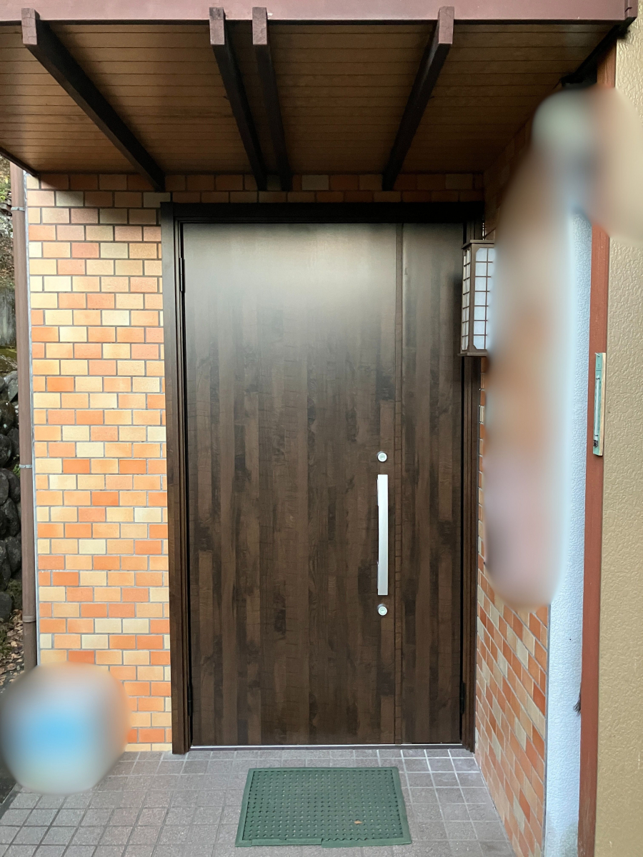 スミック 渋川店の【東吾妻町】寒い玄関が1日で解決！断熱ドア交換で暖かさと安心をの施工後の写真1