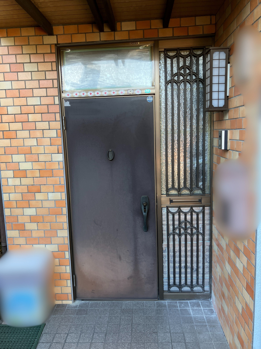 スミック 渋川店の【東吾妻町】寒い玄関が1日で解決！断熱ドア交換で暖かさと安心をの施工前の写真1