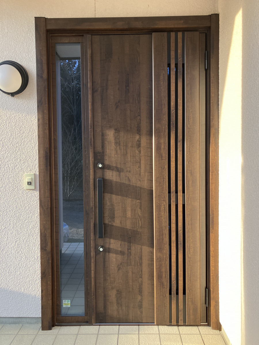 スミック 渋川店の【渋川市】玄関の異音を1日で解消！鍵を閉めたまま換気できる防犯対策バッチリのドアリフォームの施工後の写真1
