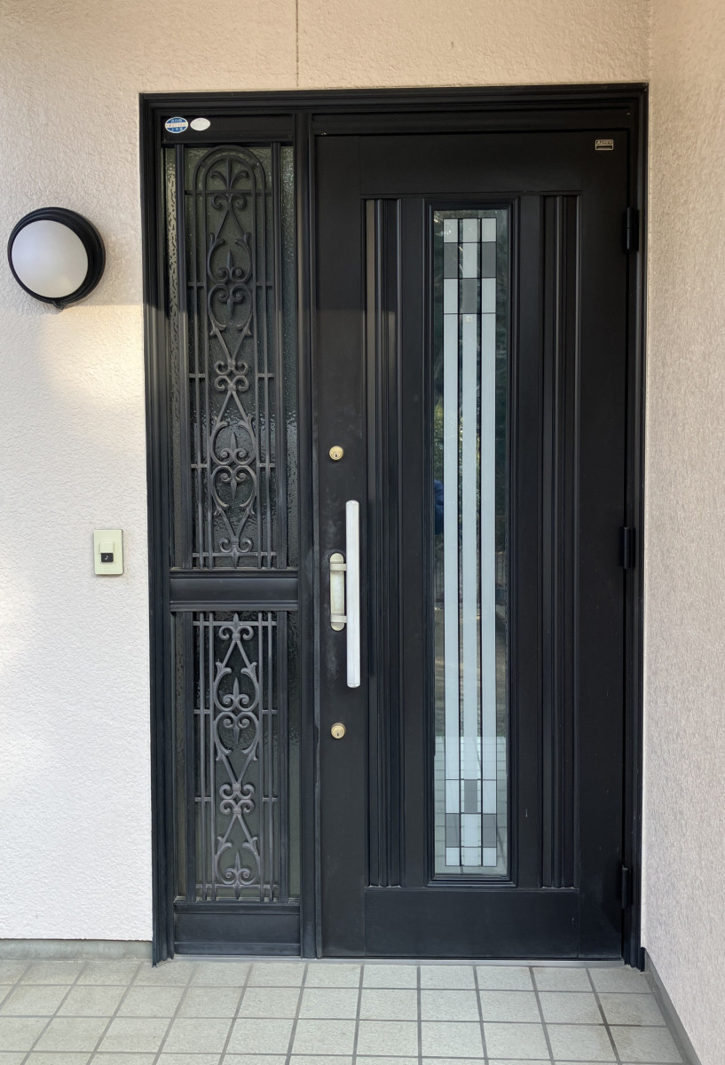 スミック 渋川店の【渋川市】玄関の異音を1日で解消！鍵を閉めたまま換気できる防犯対策バッチリのドアリフォームの施工前の写真1