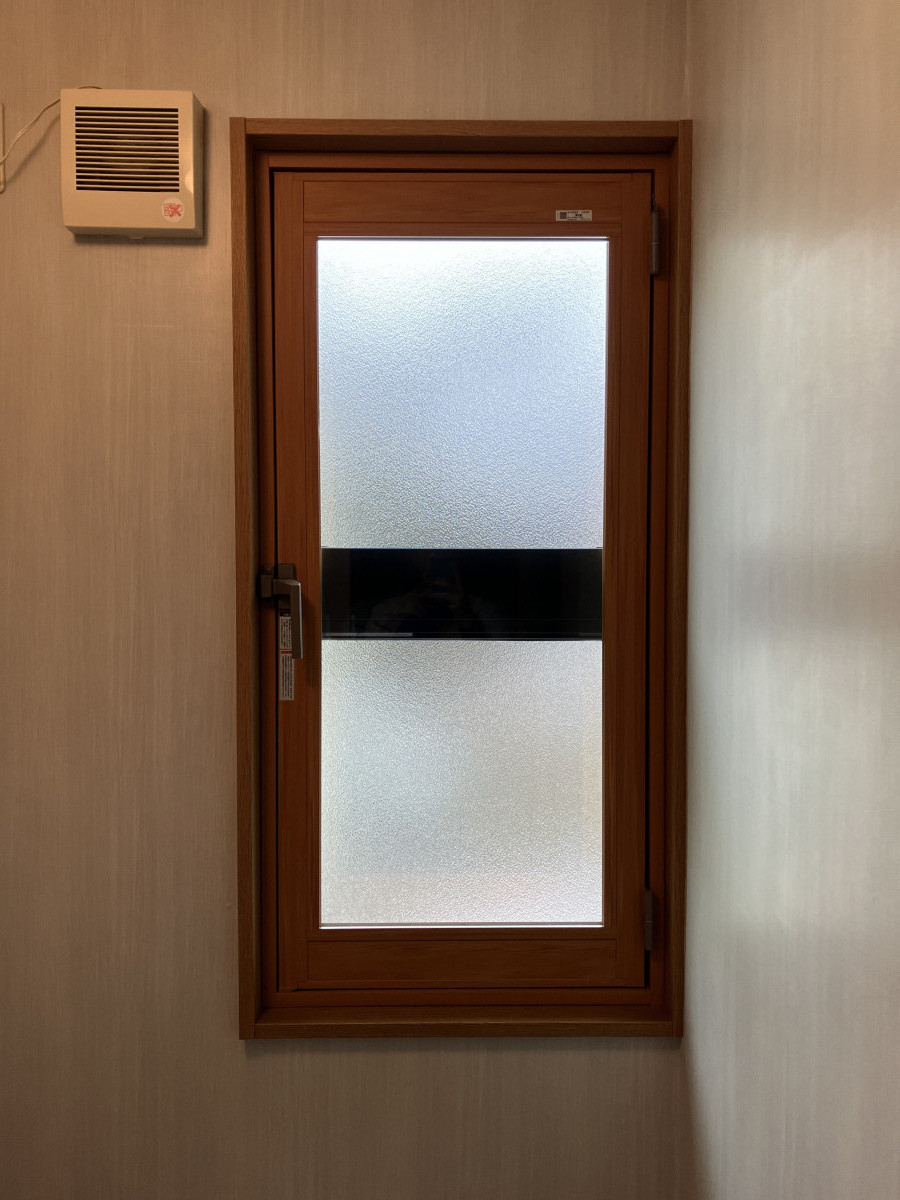 スミック 渋川店の【草津町】特殊な窓でもぜひご相談を！LIXIL「インプラス」で冬の寒さを防ぐ内窓リフォーム【補助金】の施工後の写真1