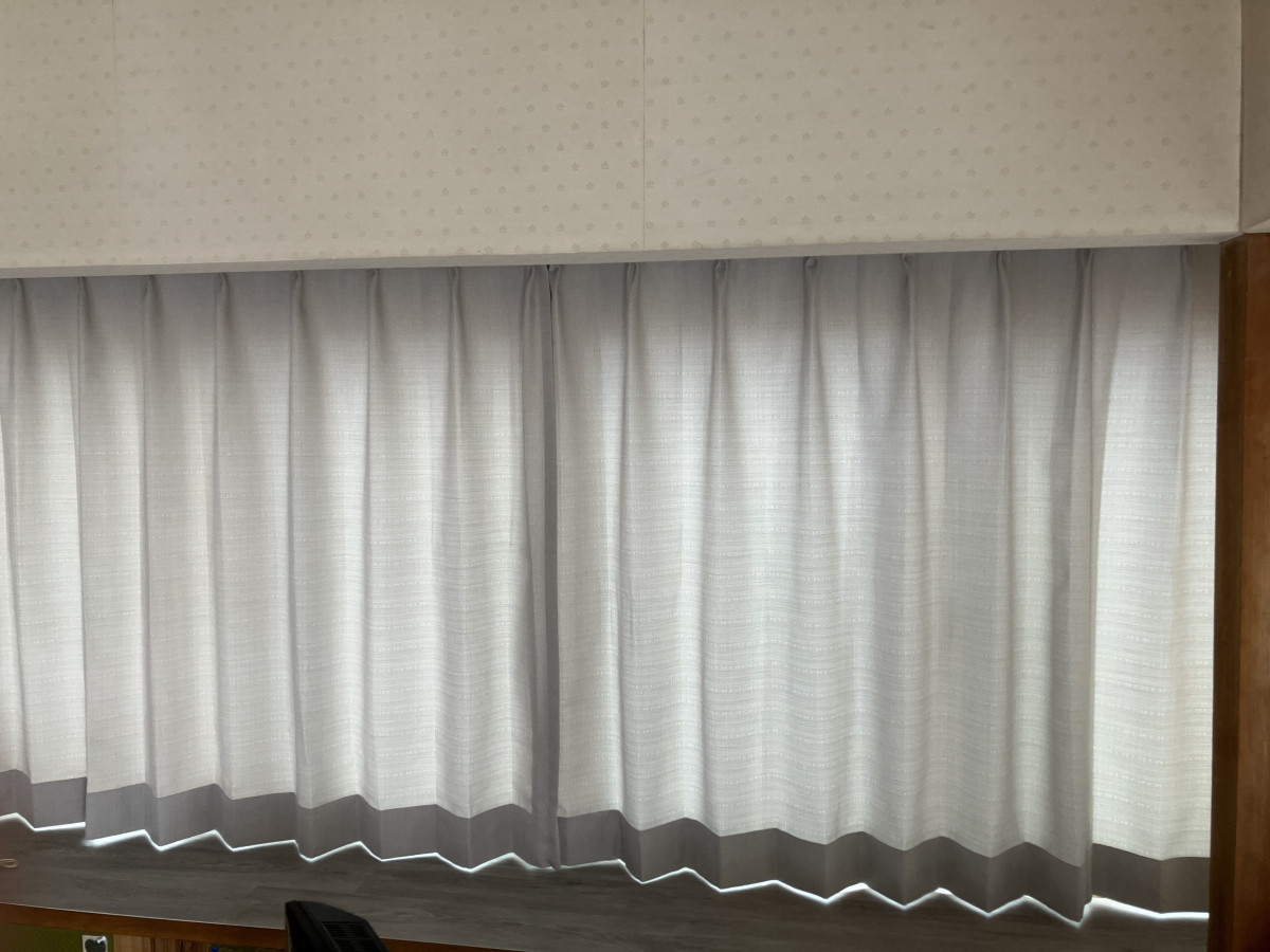 スミック 渋川店の【東吾妻町】コーナー窓の冷たい隙間風をシャットアウト！内窓と明るいカーテンでぽかぽかなお部屋にの施工後の写真2