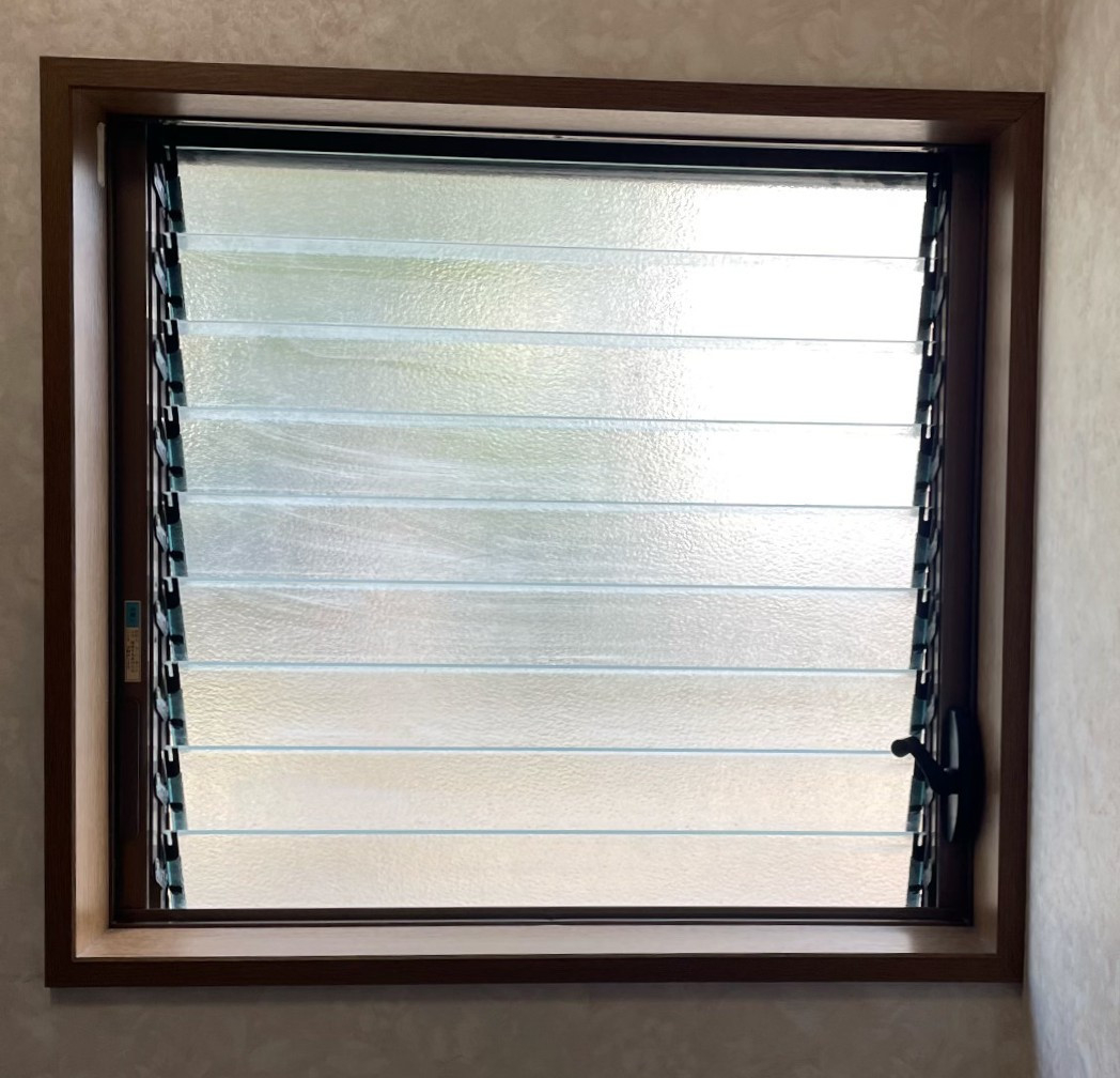 エクセルのリプラス｜窓のリフォーム｜既存の窓を新品に交換の施工前の写真3