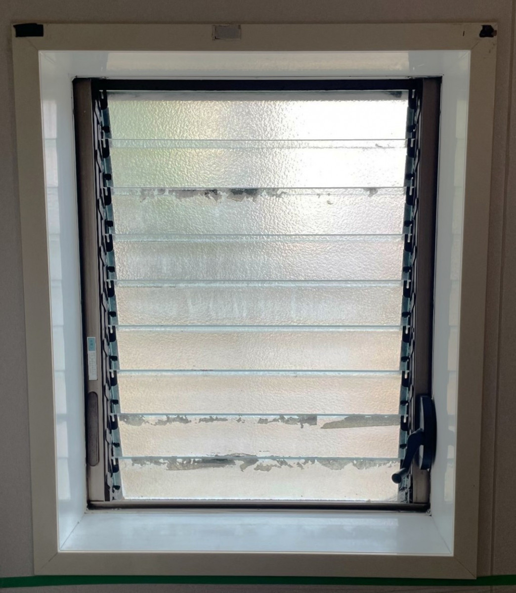 エクセルのリプラス｜窓のリフォーム｜浴室窓交換の施工前の写真1