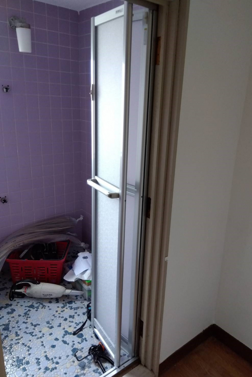 河端硝子の浴室折戸への取替えの施工後の写真3