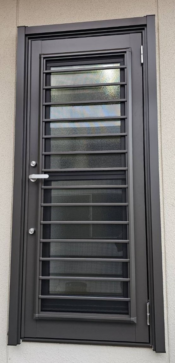 河端硝子の勝手口を取り替えました。の施工後の写真1