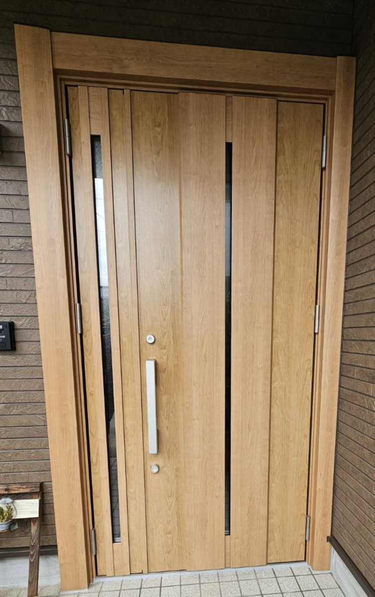 河端硝子の玄関ドアをガラッとイメージチェンジ!の施工後の写真1