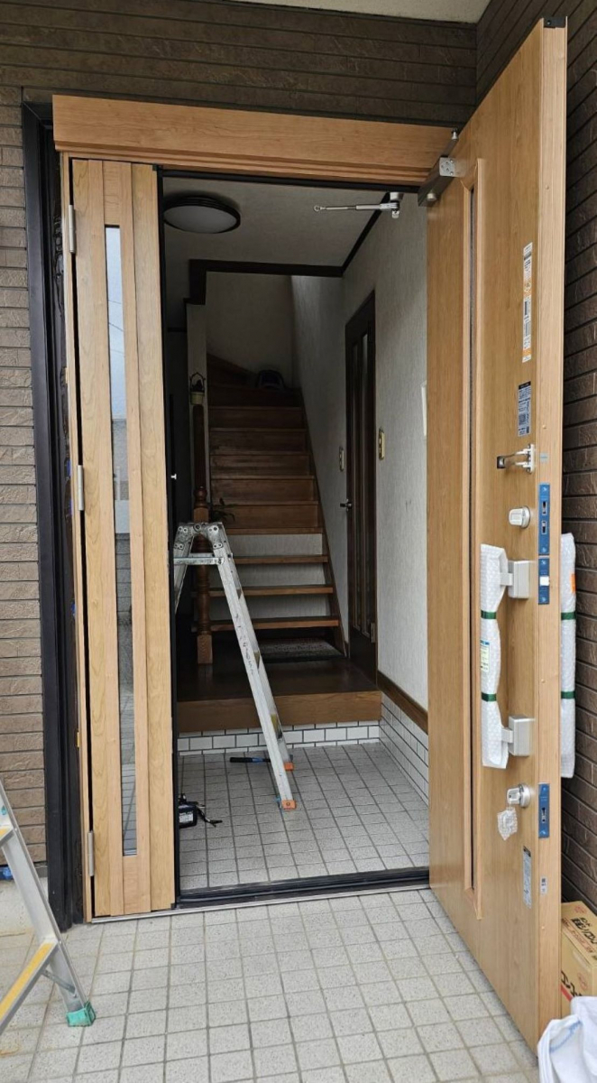 河端硝子の玄関ドアをガラッとイメージチェンジ!の施工後の写真3