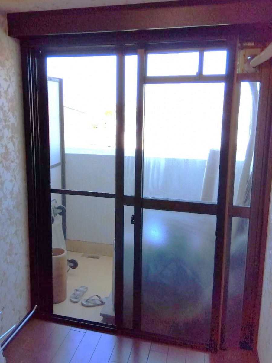 河端硝子の＜寒さ対策＞インプラスの取り付けを行いました。の施工前の写真1