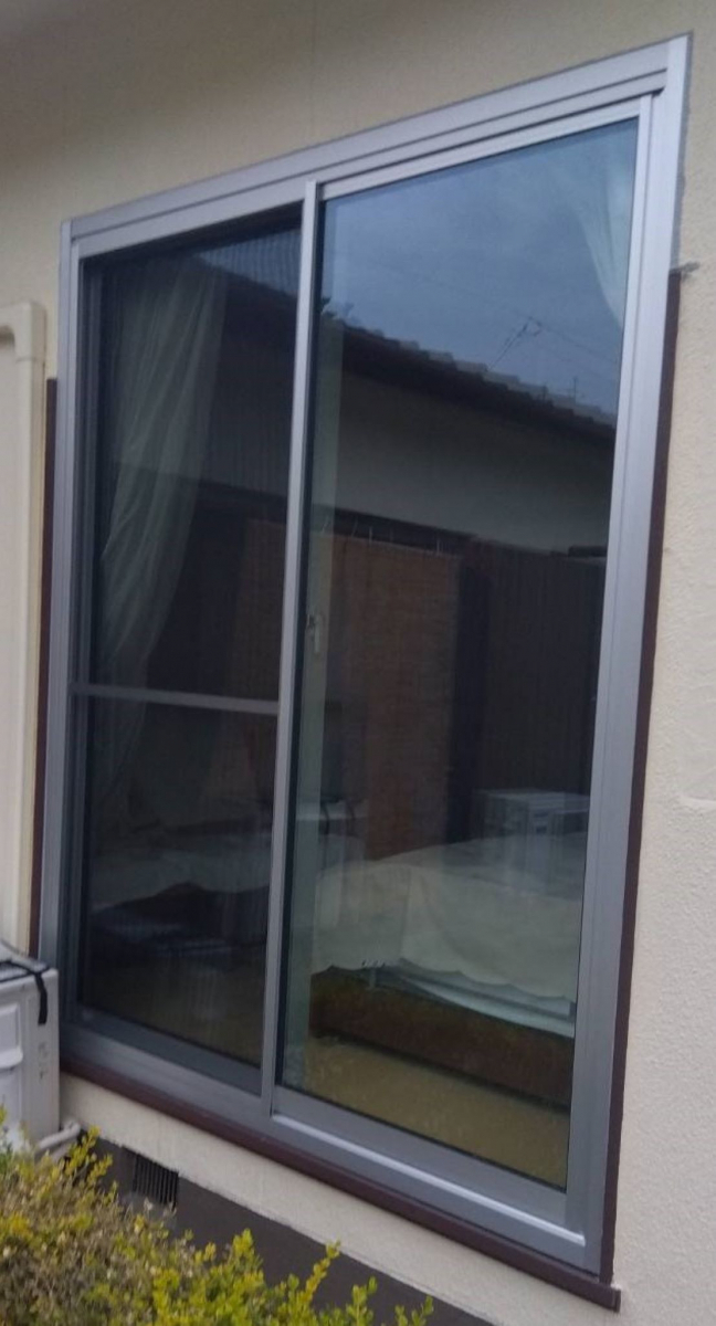 河端硝子の冬に向けてリプラスの取り付けを行いました。の施工後の写真1