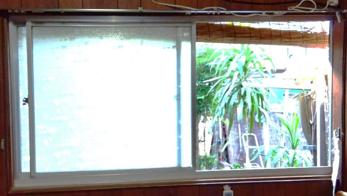 河端硝子のインプラスを3か所取り付けました。の施工前の写真2