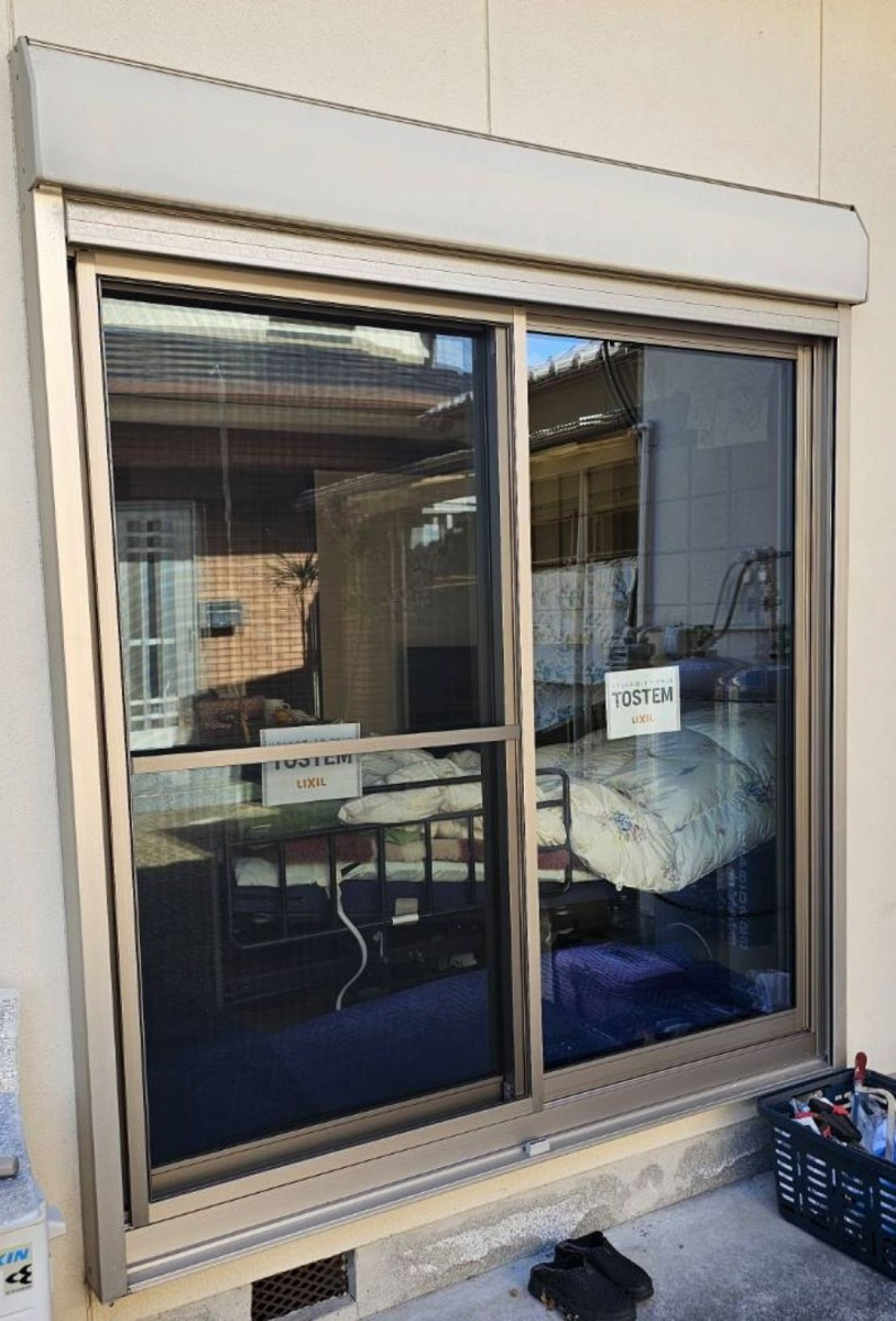 河端硝子の掃き出し窓にリプラスを取り付けました。の施工後の写真1