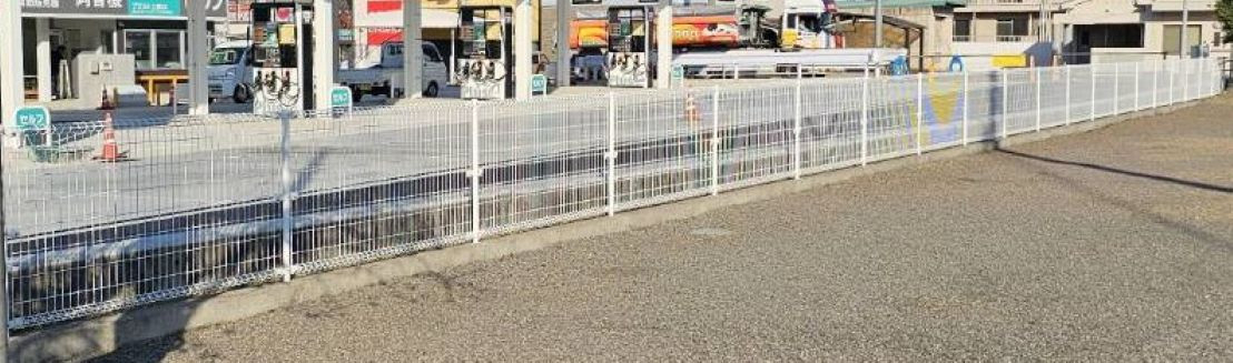 河端硝子の目隠しフェンスに取り替えました。の施工前の写真2