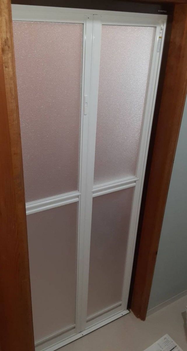 河端硝子の浴室折れ戸の取り替えを行いました。の施工後の写真1