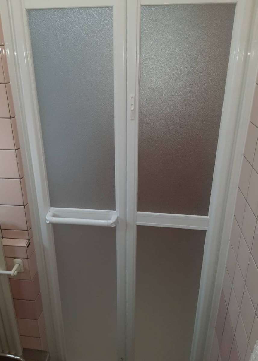 河端硝子の浴室折れ戸の取り替えを行いました。の施工後の写真2