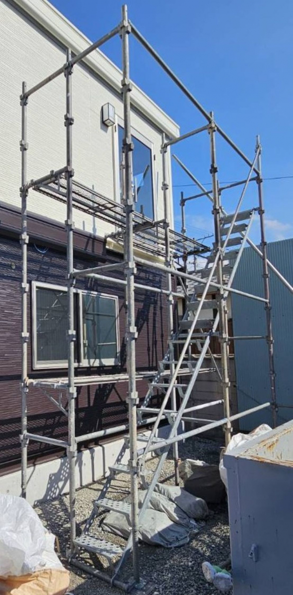 河端硝子のアルミ階段を取り付けました。の施工前の写真1