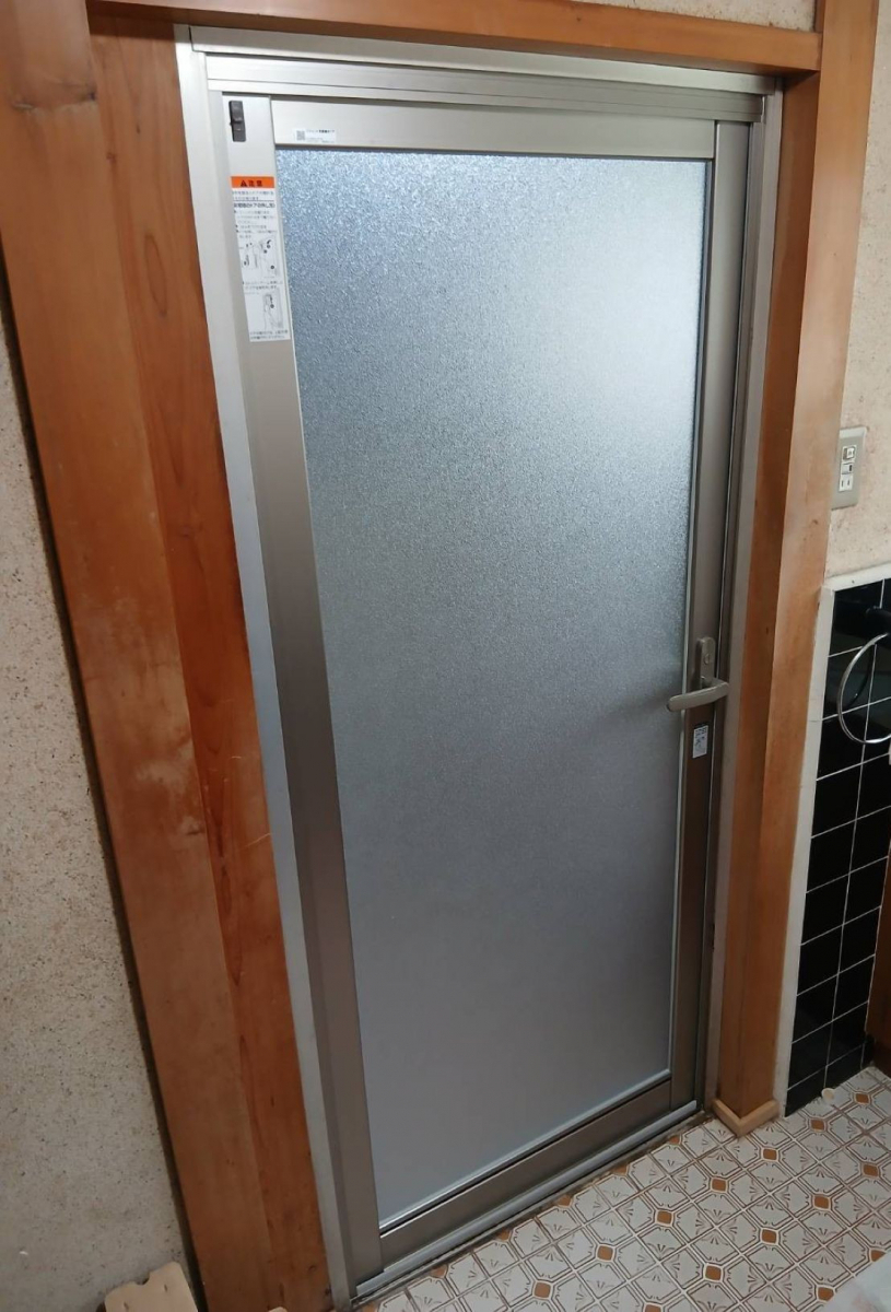 河端硝子の浴室ドアを取り替えました。の施工後の写真2