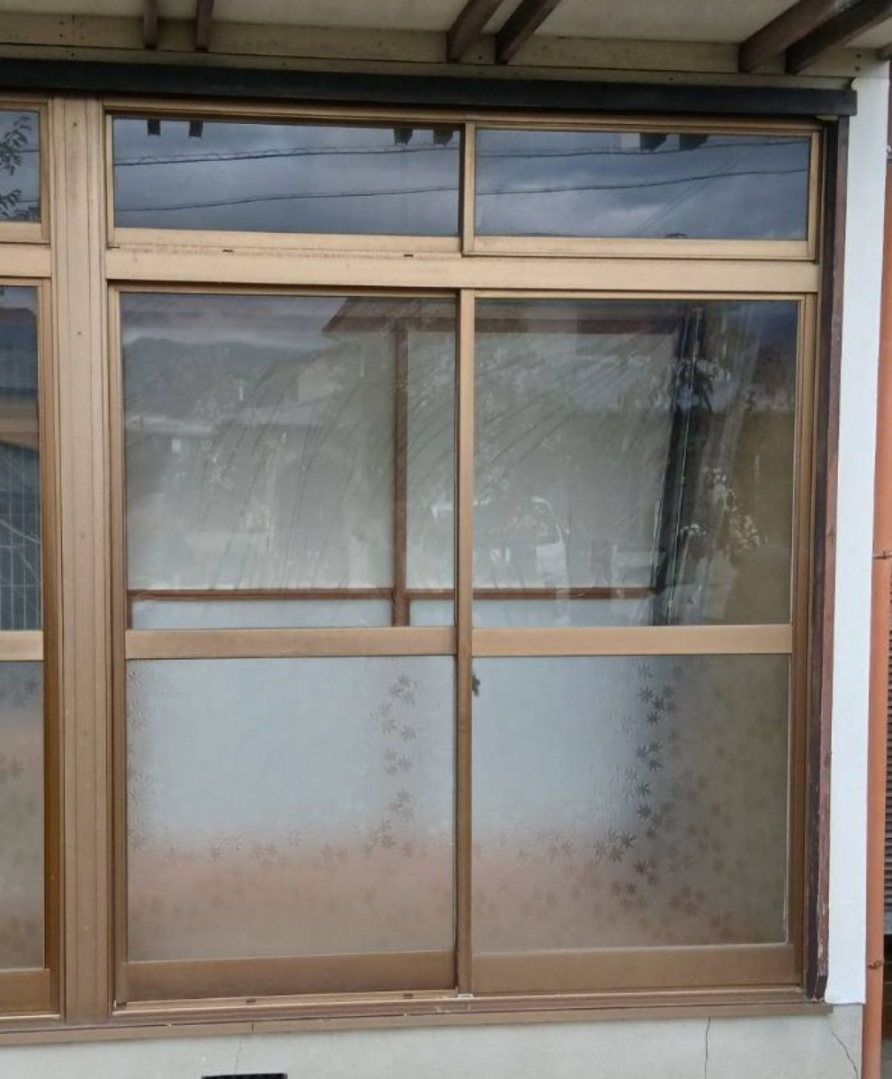 河端硝子のリプラスを6か所取り付けました。の施工前の写真1