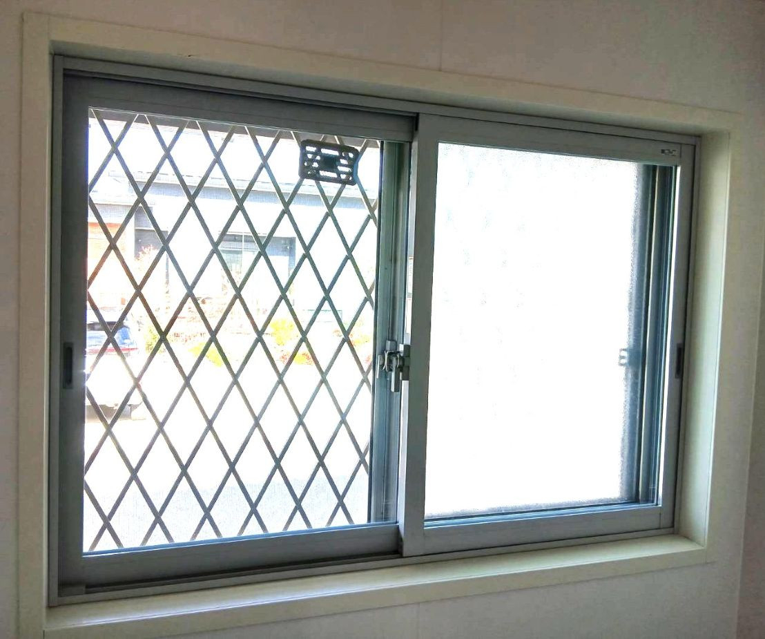 河端硝子の３か所にインプラスの取り付けを行いました。の施工後の写真3