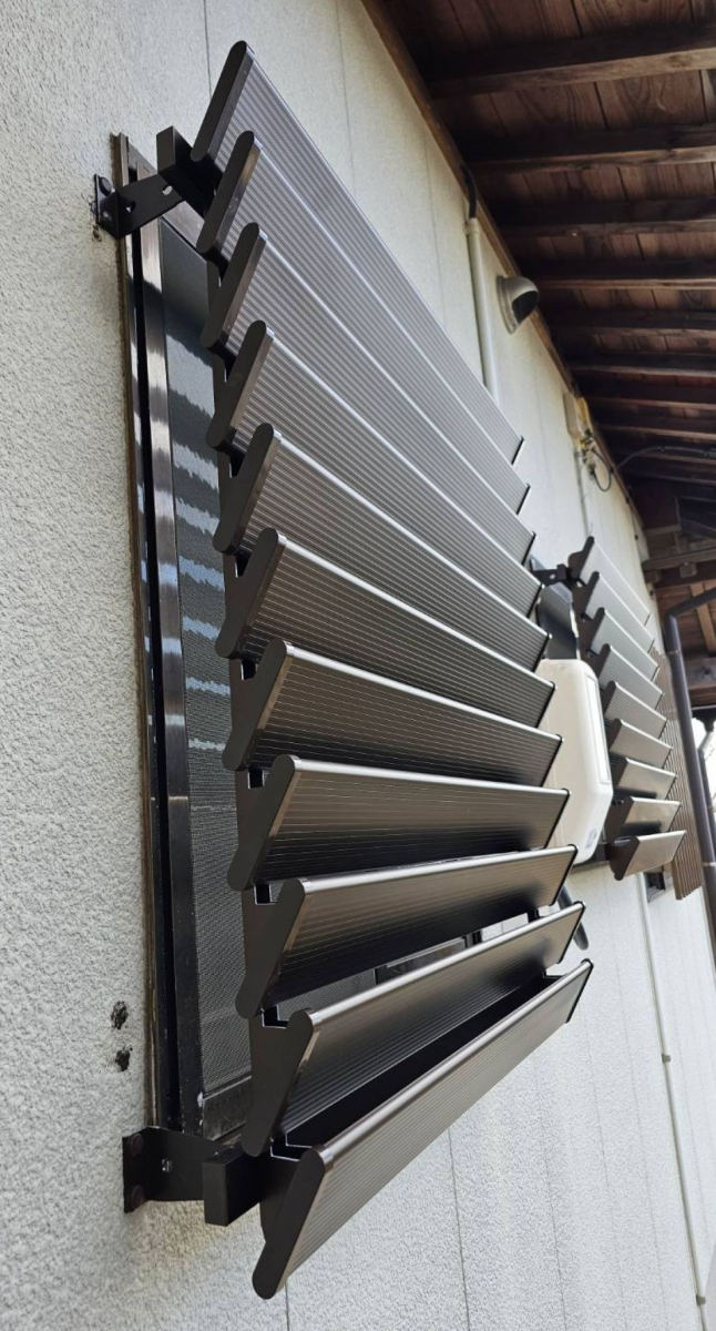 河端硝子の面格子から目隠しルーバーに取り替えを行いました。の施工後の写真3