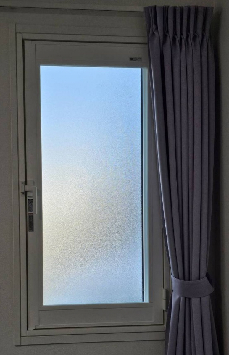 河端硝子のインプラスの取り付けを行いました。の施工後の写真1