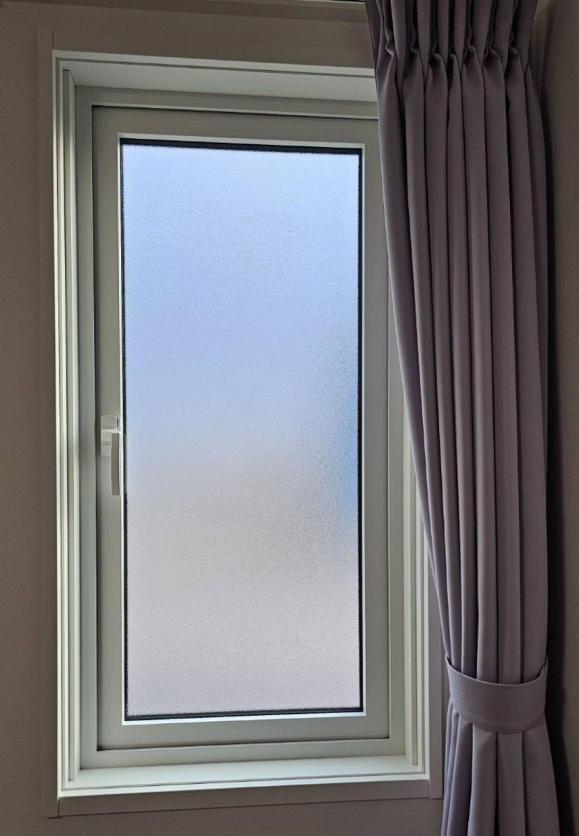 河端硝子のインプラスの取り付けを行いました。の施工前の写真1