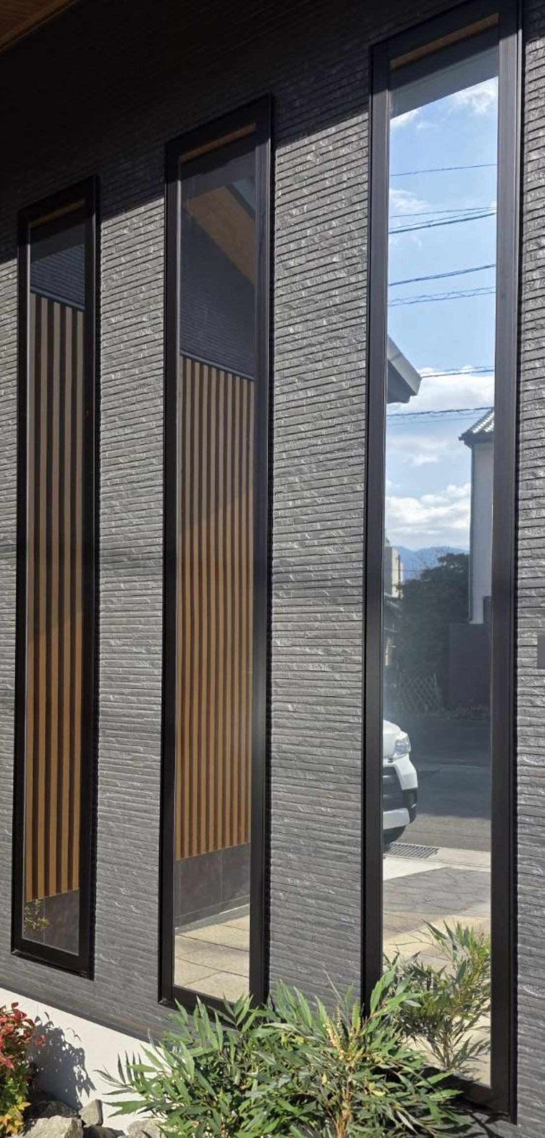 河端硝子の窓にガラスフィルムを貼りました。の施工後の写真1