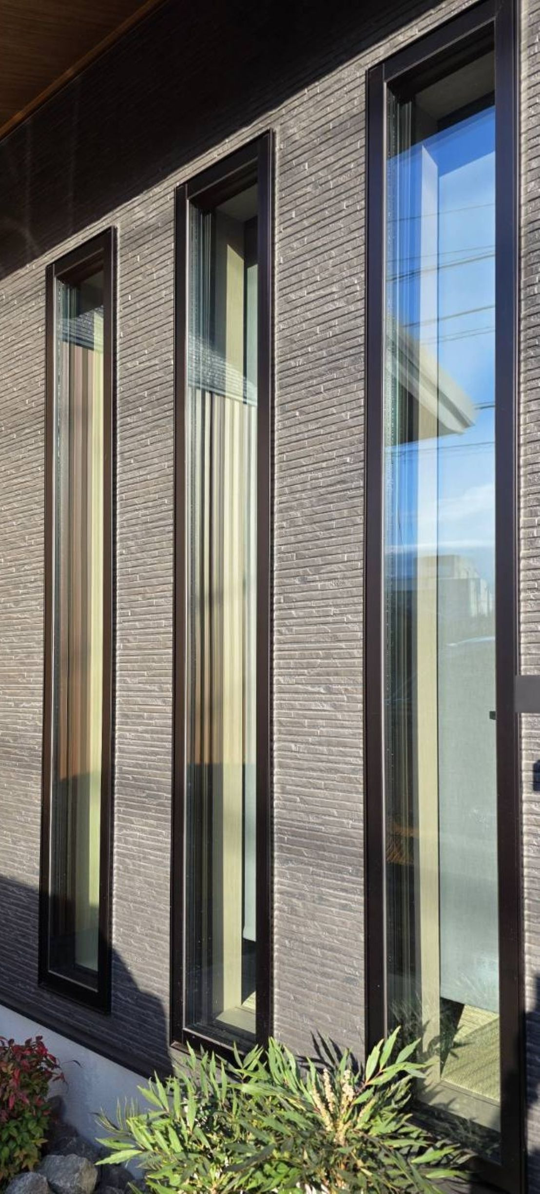 河端硝子の窓にガラスフィルムを貼りました。の施工前の写真1